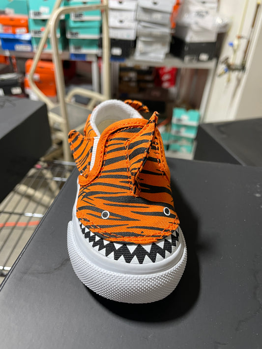 4.5C Vans Slip-On TIGER SHARK